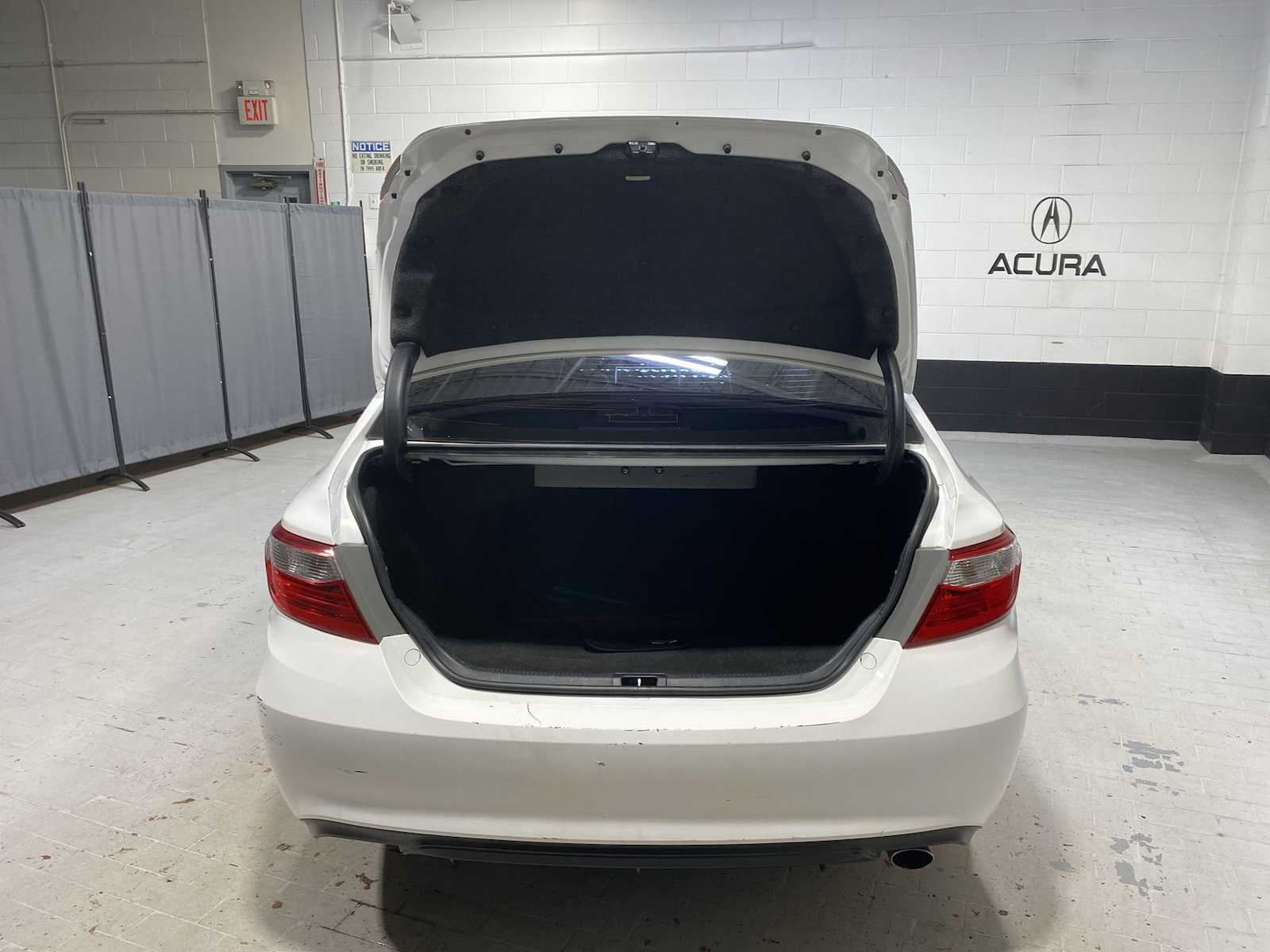 Thumbnail: 2015 Toyota Camry - 19