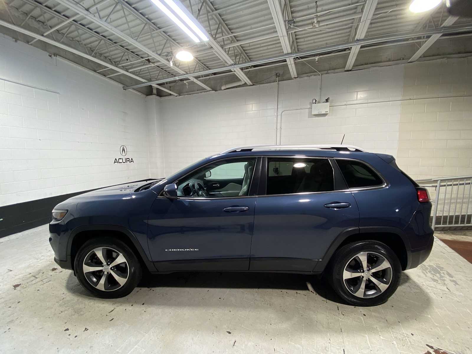 Thumbnail: 2020 Jeep Cherokee - 3