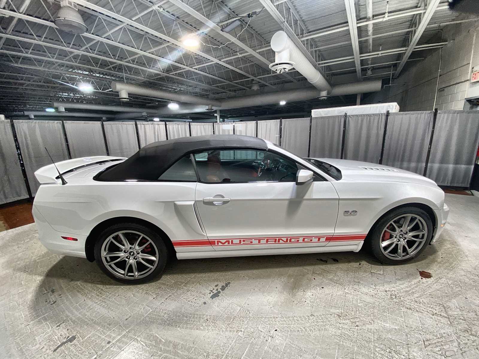 2014 Ford Mustang GT Premium 27