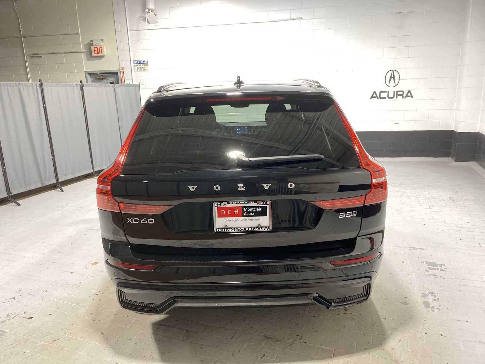 Thumbnail: 2023 Volvo XC60 - 5