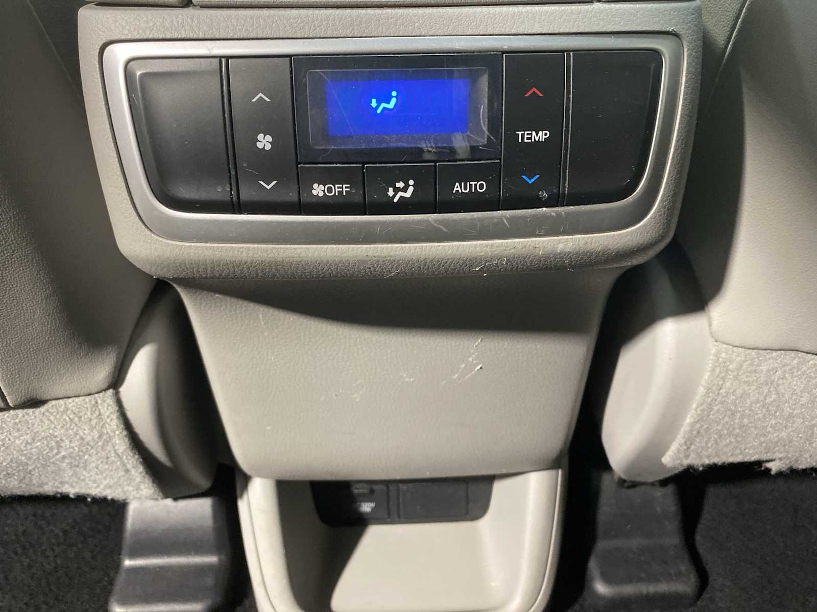 Thumbnail: 2018 Toyota Highlander - 25