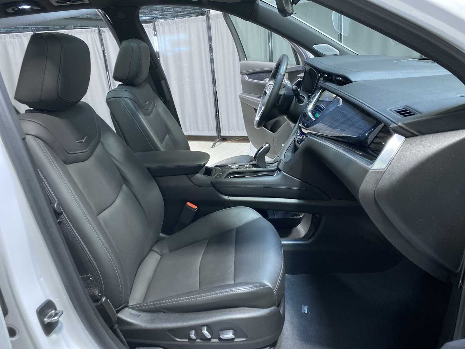 Thumbnail: 2023 Cadillac XT6 - 14