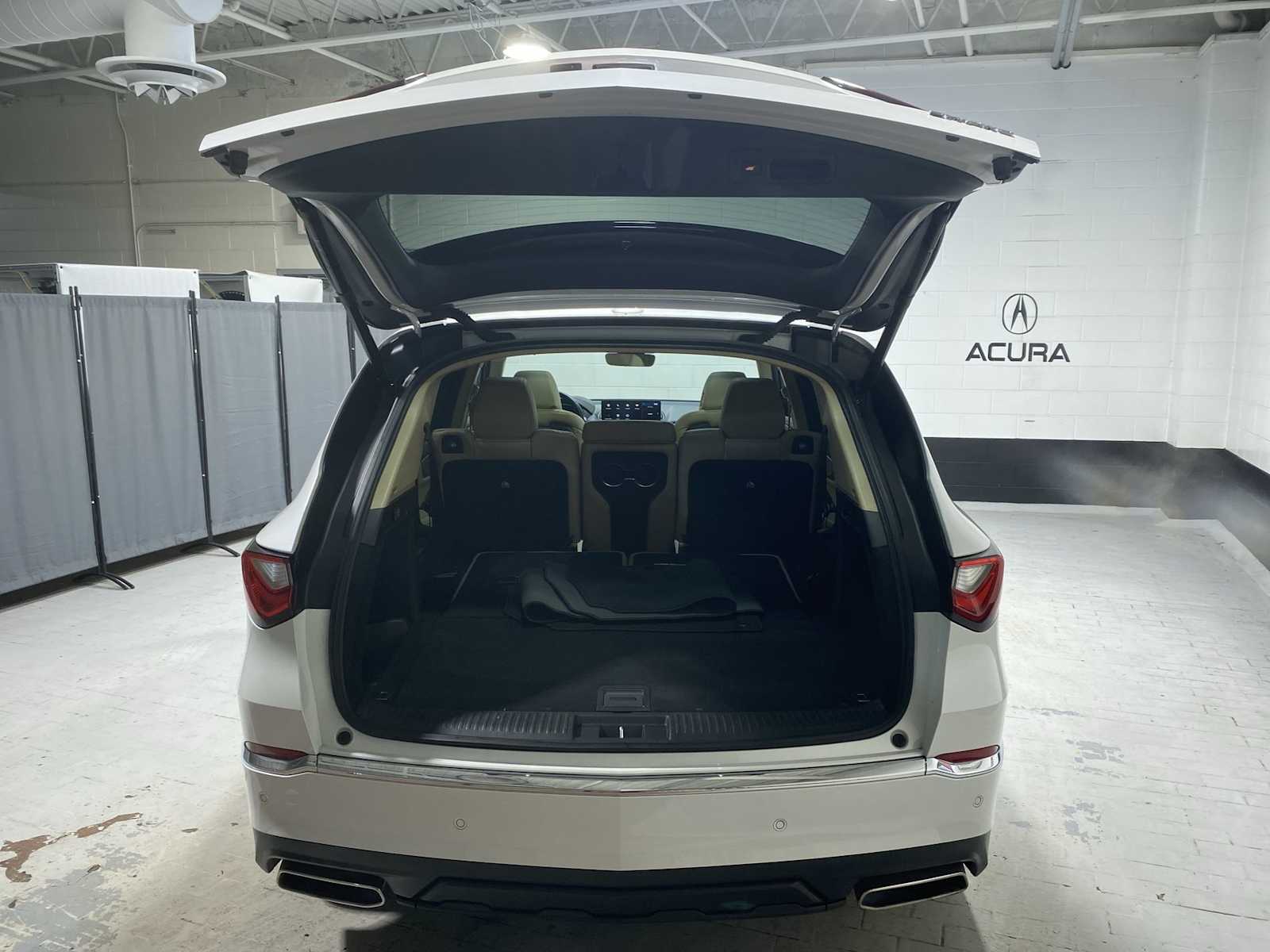 Thumbnail: 2023 Acura MDX - 19