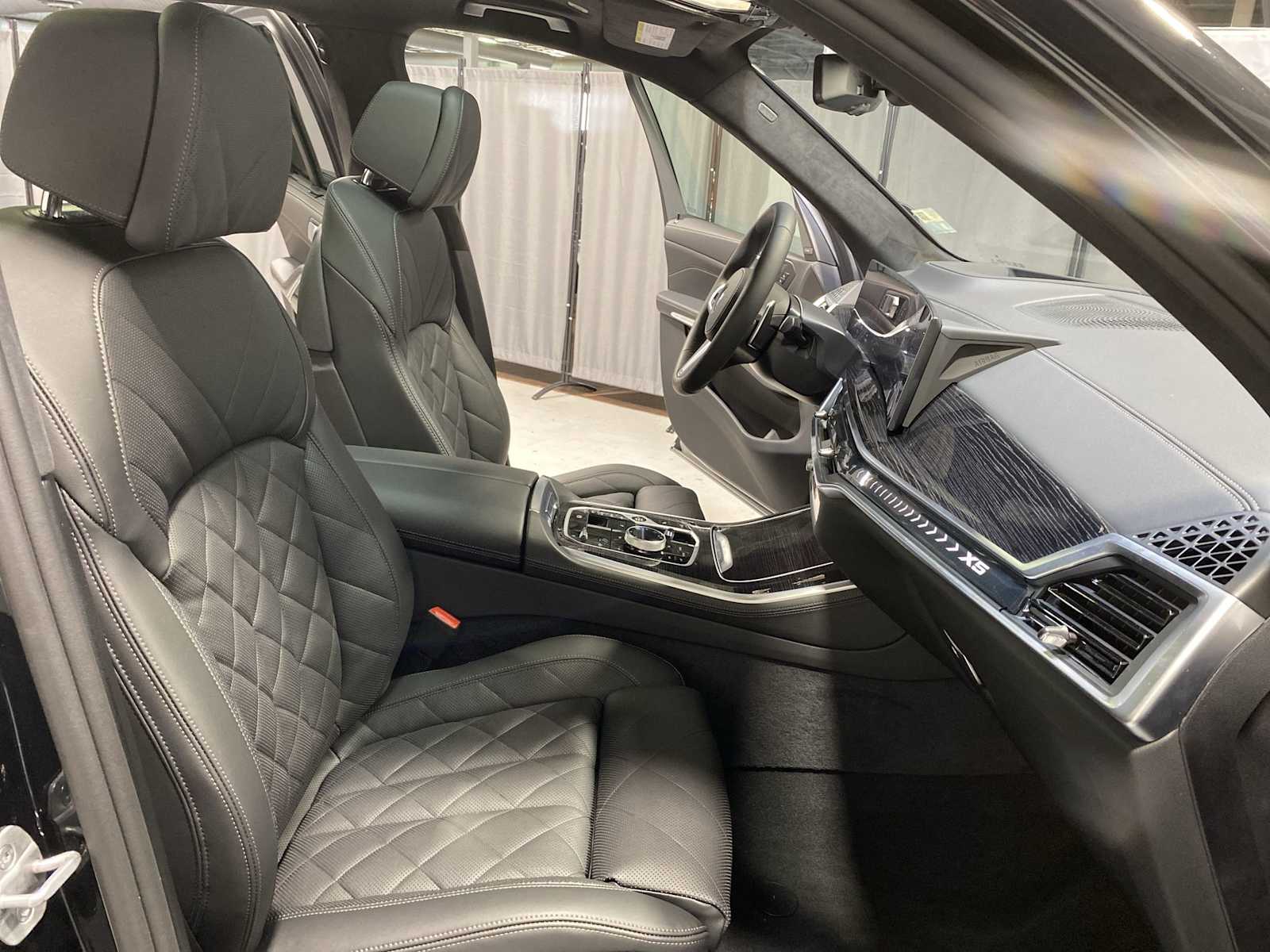 Thumbnail: 2025 BMW X5 - 14