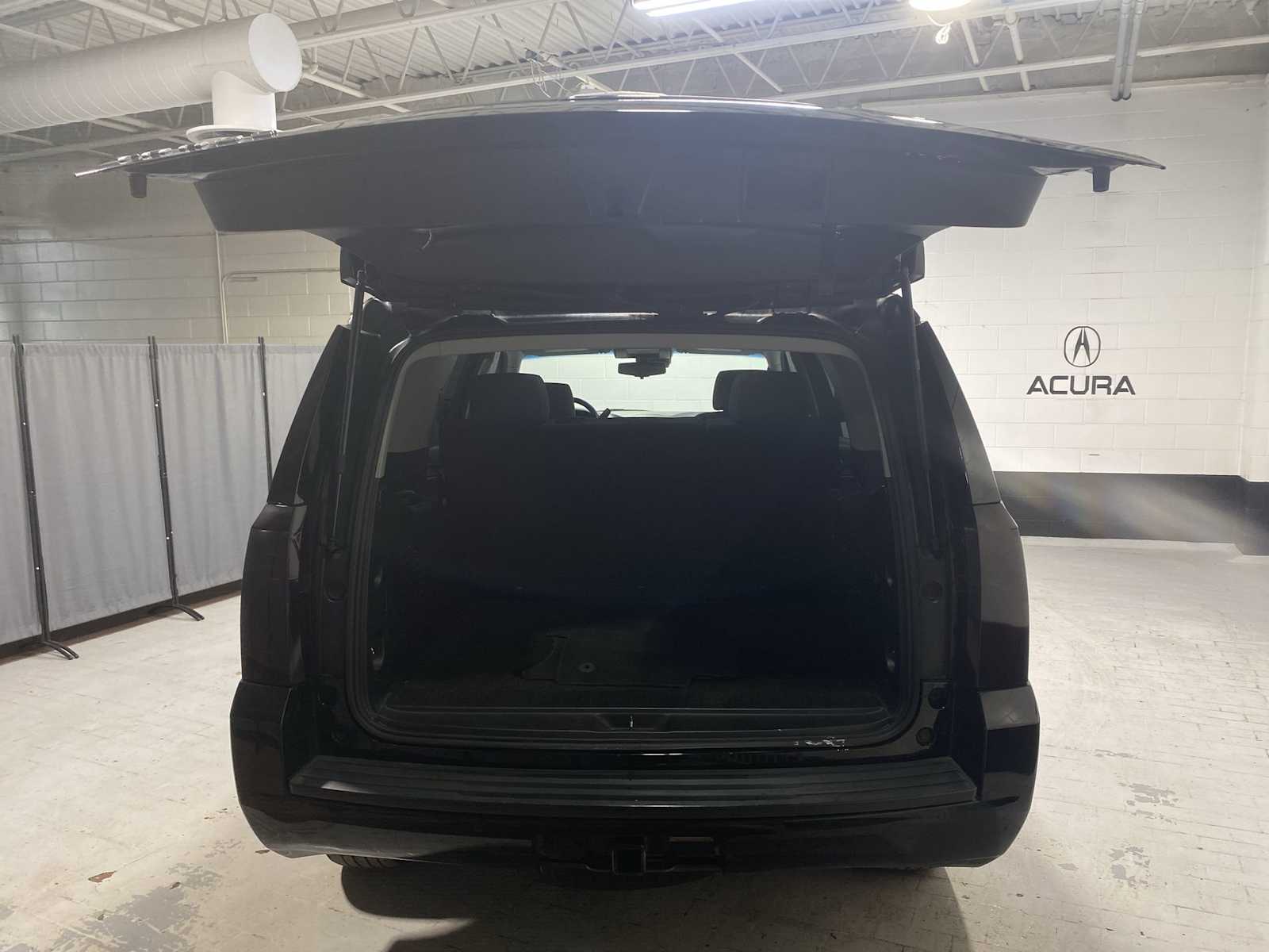 Thumbnail: 2018 Chevrolet Tahoe - 19