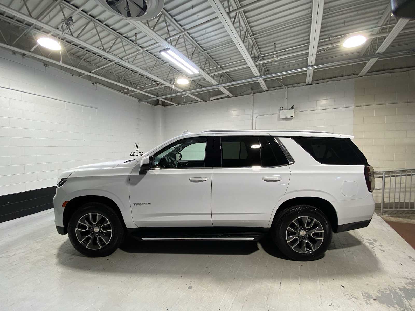 Thumbnail: 2023 Chevrolet Tahoe - 3