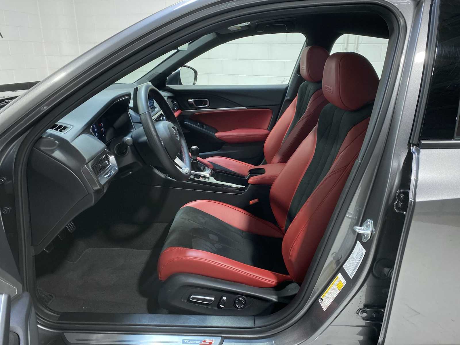 Thumbnail: 2025 Acura Integra - 2