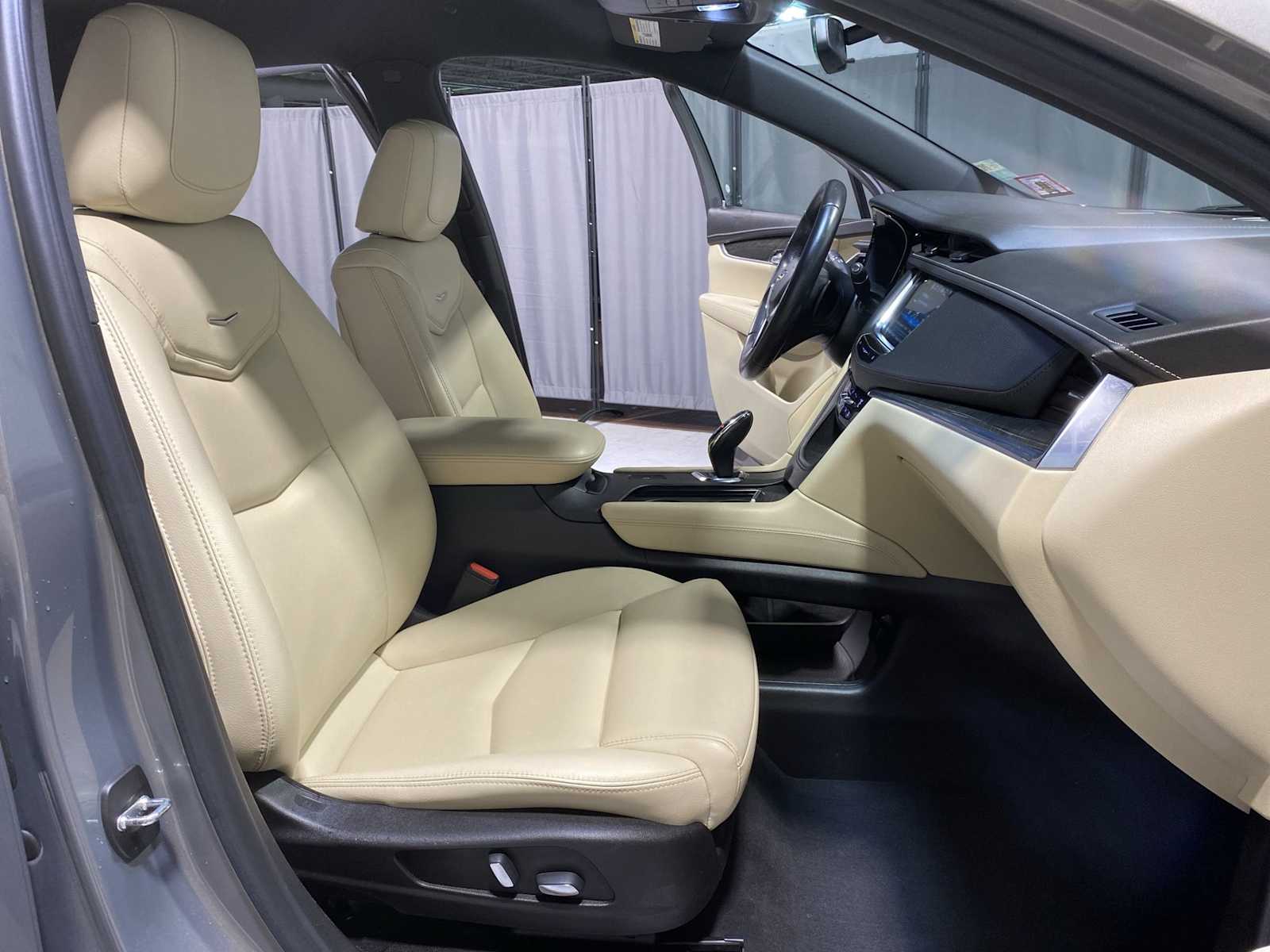 Thumbnail: 2018 Cadillac XT5 - 14