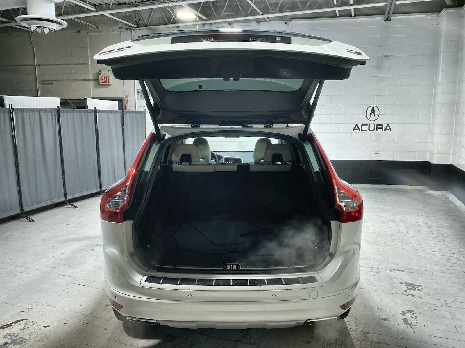 Thumbnail: 2016 Volvo XC60 - 19