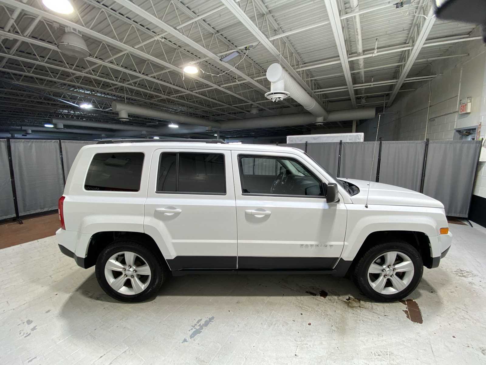 Thumbnail: 2014 Jeep Patriot - 27