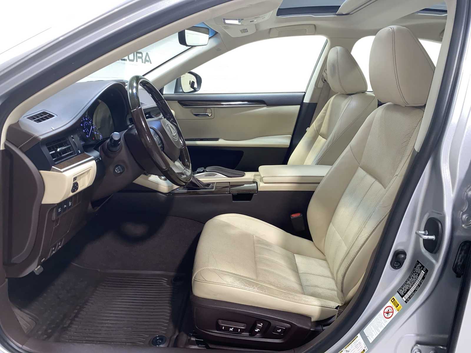 Thumbnail: 2016 Lexus ES - 2