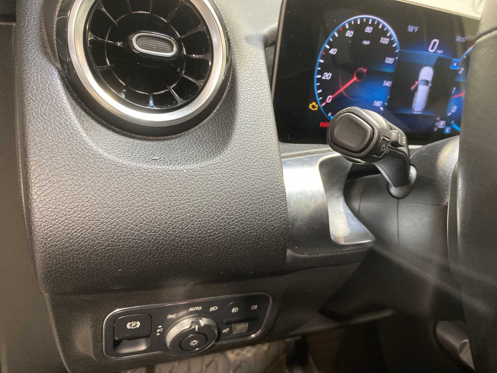 Thumbnail: 2021 Mercedes-Benz GLB - 24