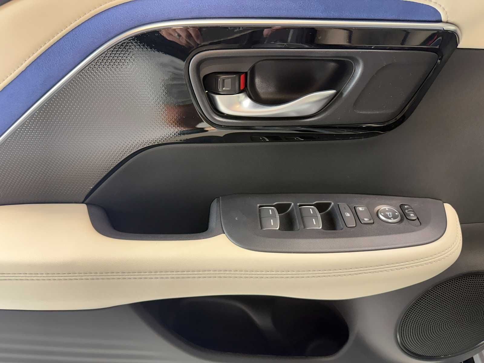 Thumbnail: 2025 Acura ADX - 25