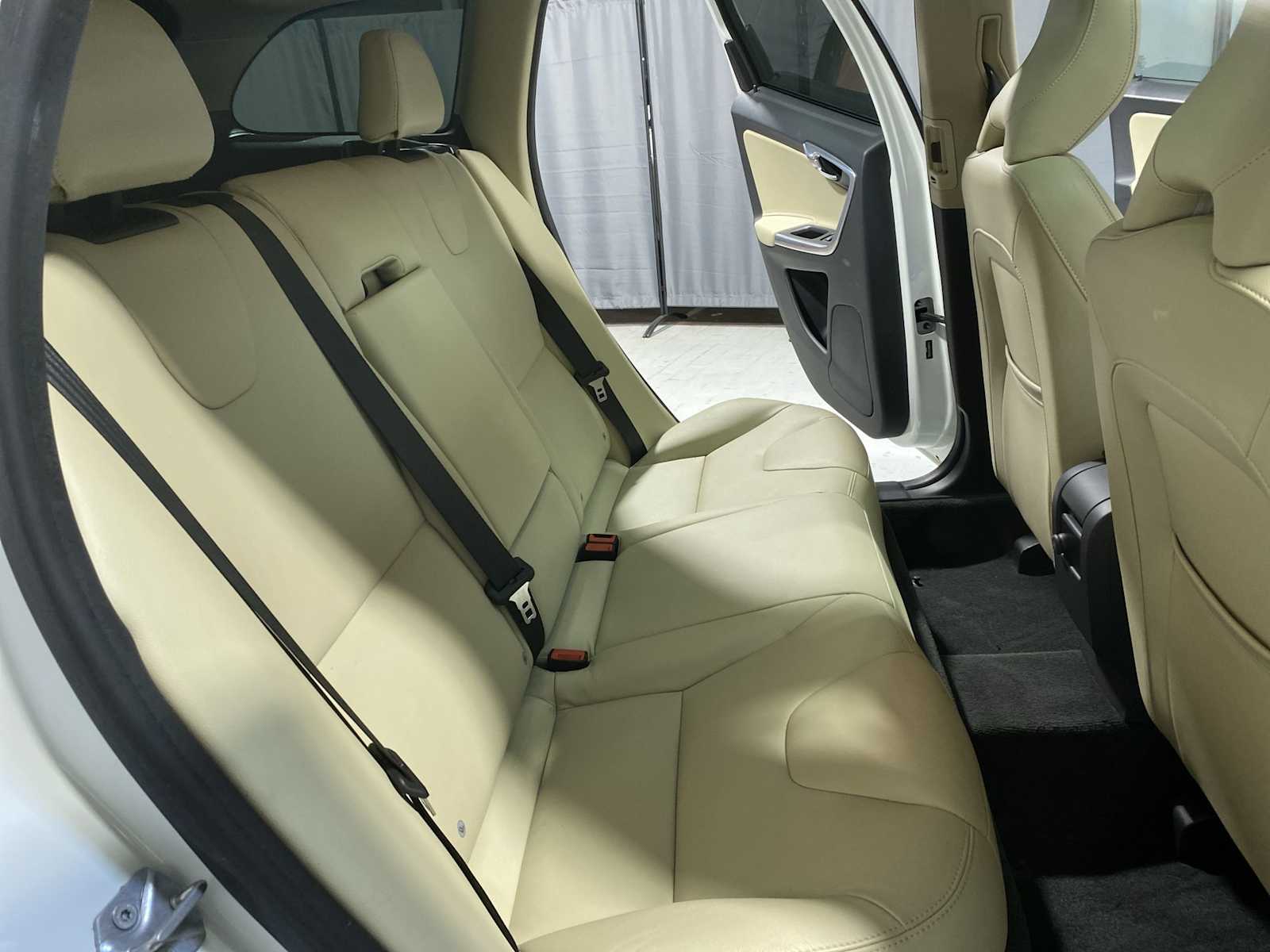 Thumbnail: 2016 Volvo XC60 - 13