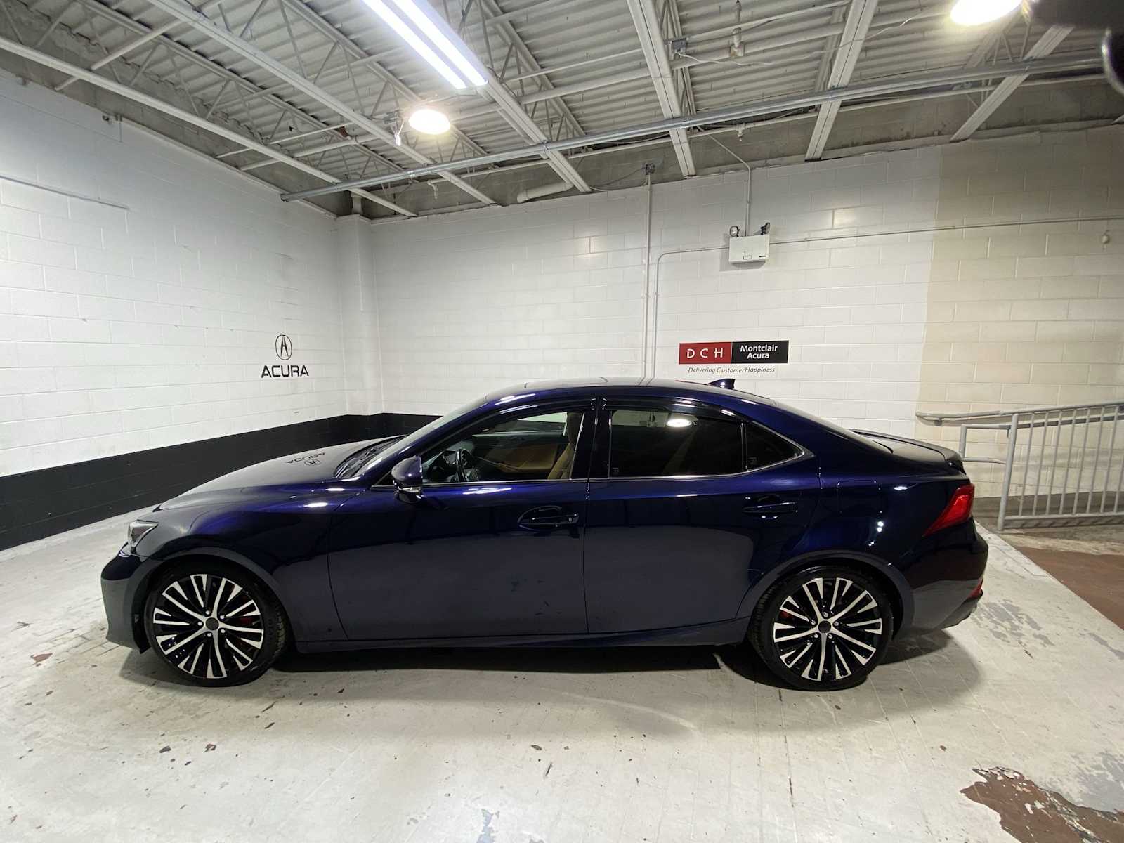 Thumbnail: 2017 Lexus IS - 3