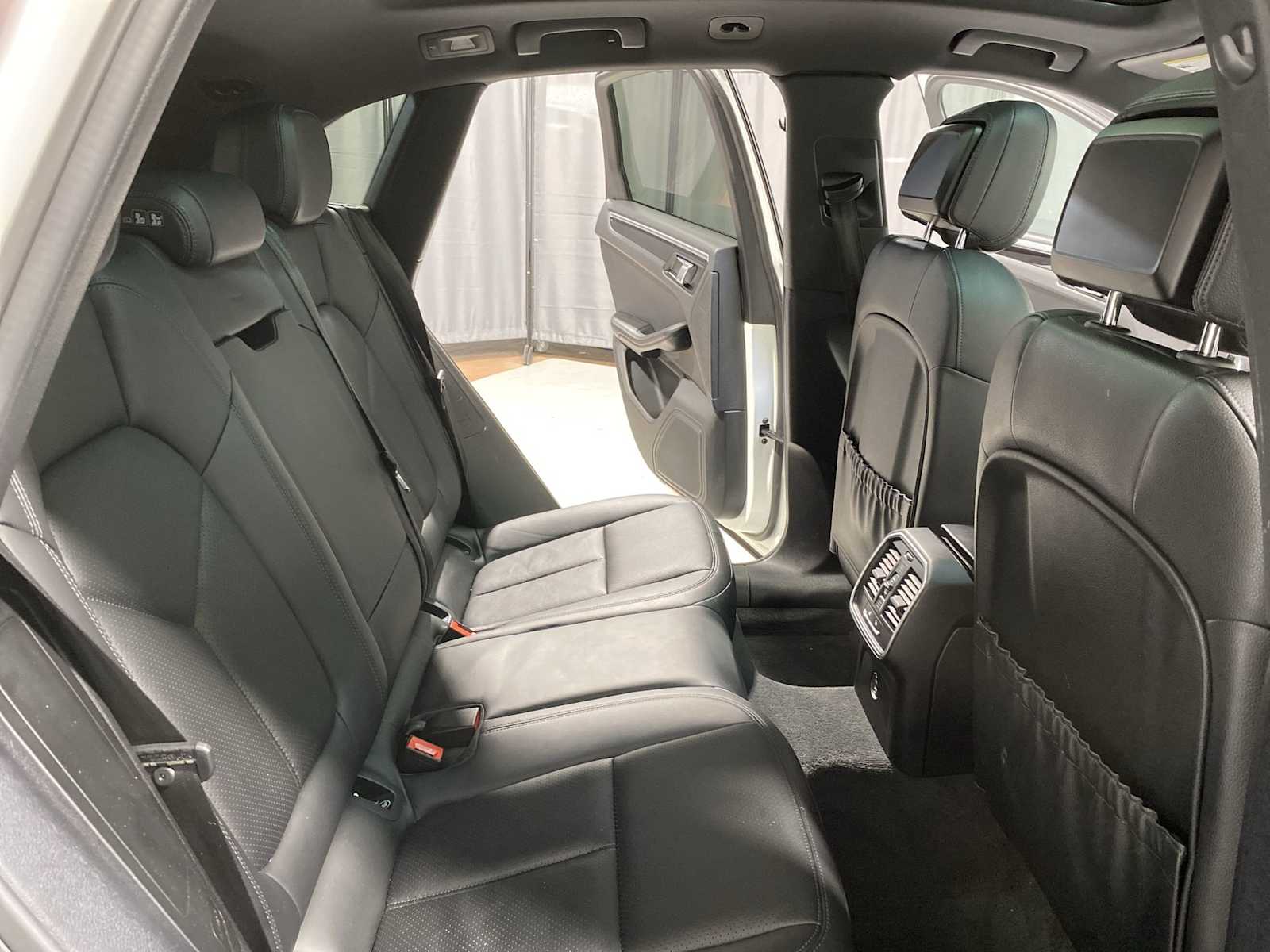 Thumbnail: 2020 Porsche Macan - 13