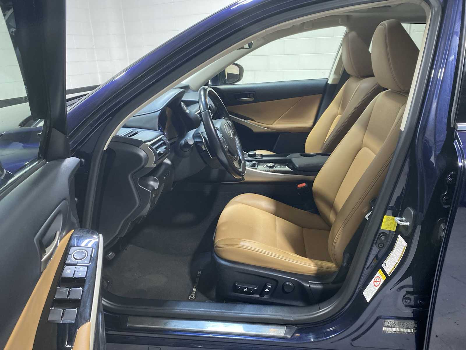 Thumbnail: 2017 Lexus IS - 2