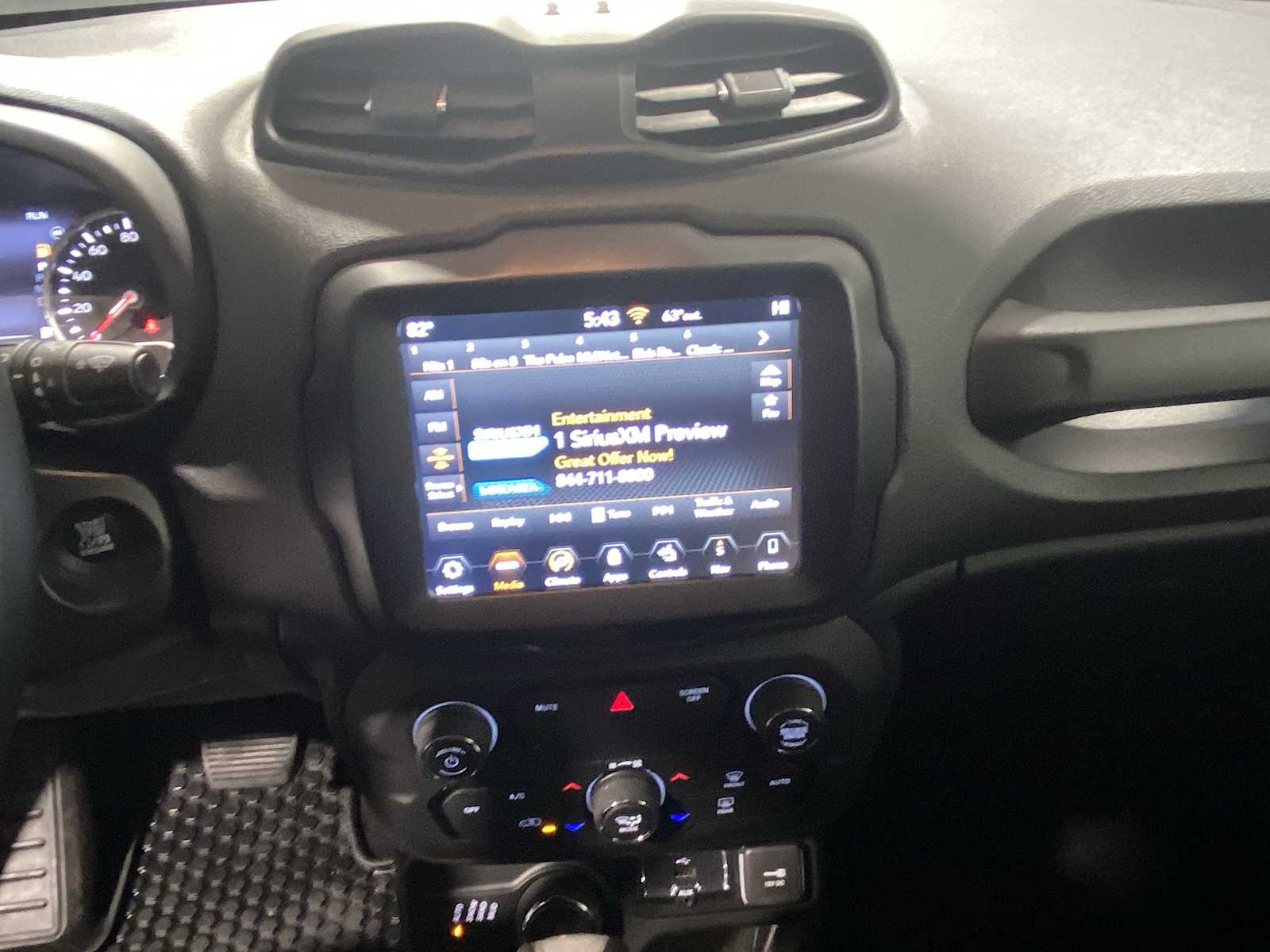 Thumbnail: 2018 Jeep Renegade - 16