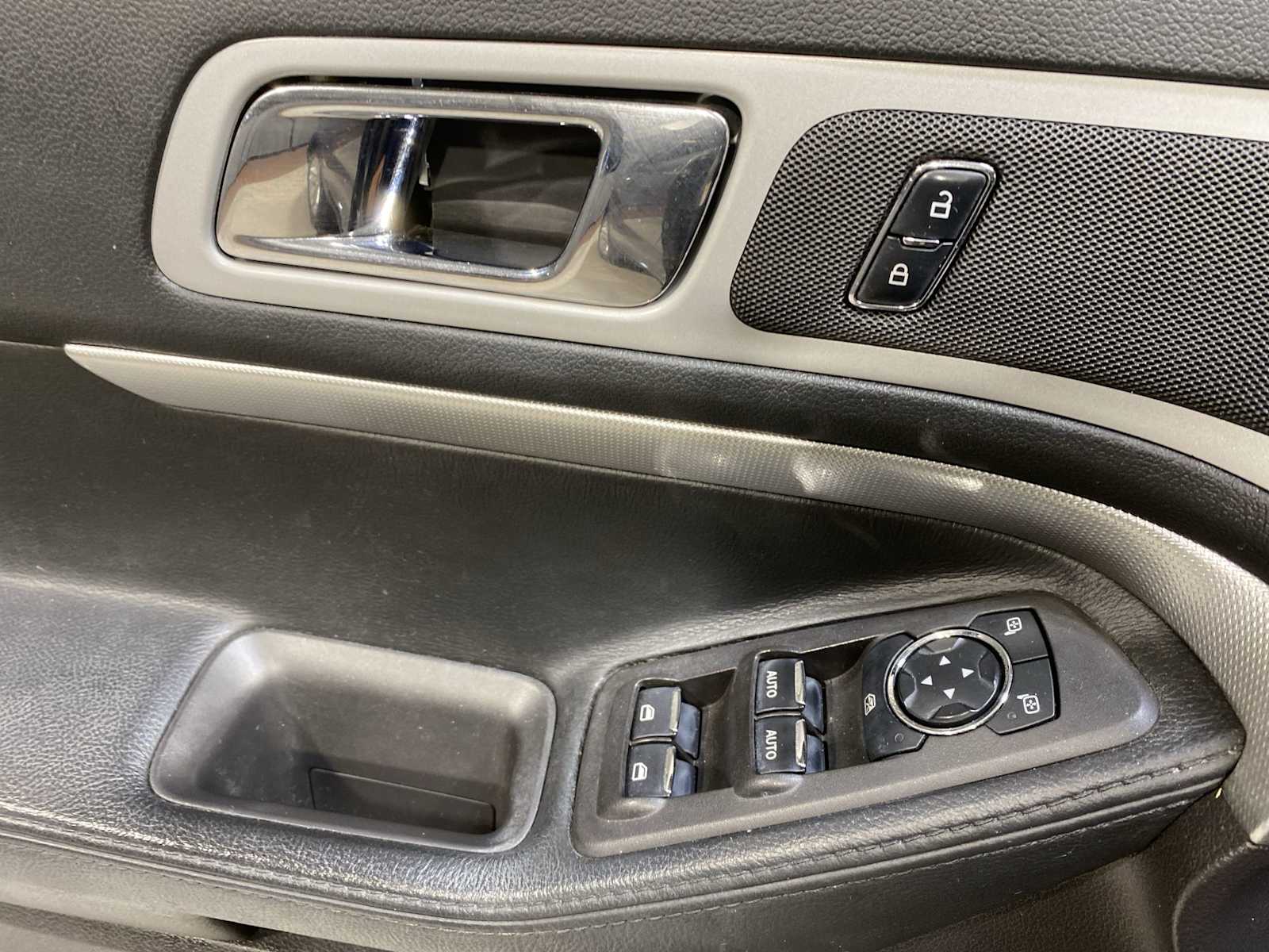 Thumbnail: 2014 Ford Explorer - 23