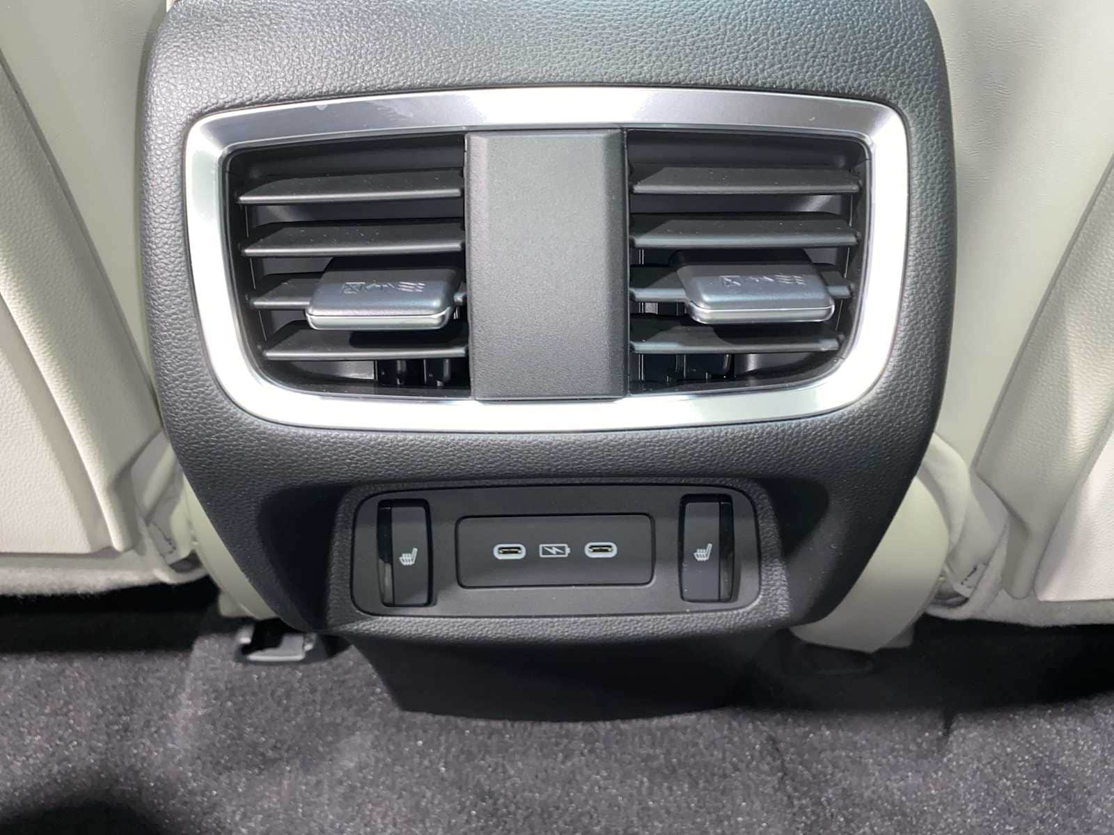 Thumbnail: 2025 Acura RDX - 25