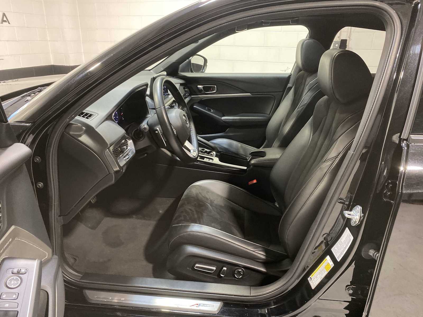 Thumbnail: 2023 Acura Integra - 2