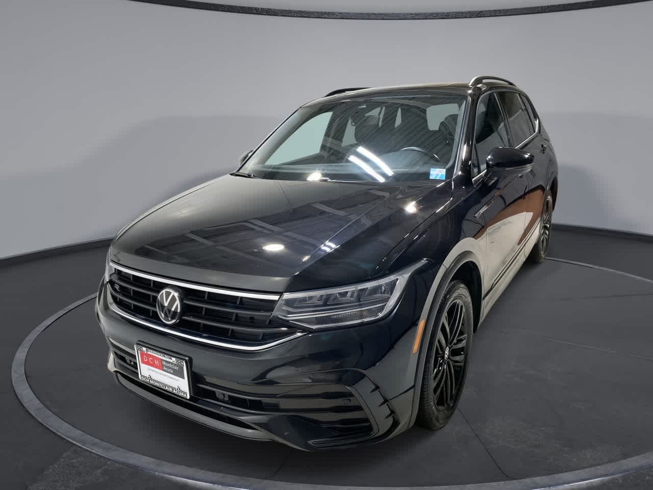 Thumbnail: 2022 Volkswagen Tiguan - 1