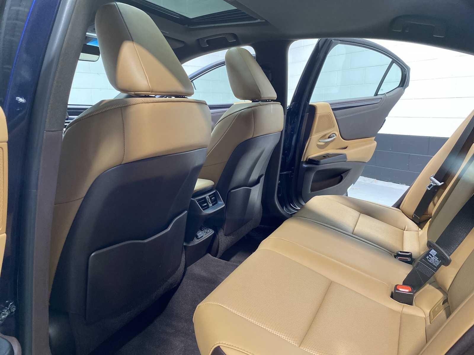 Thumbnail: 2021 Lexus ES - 12
