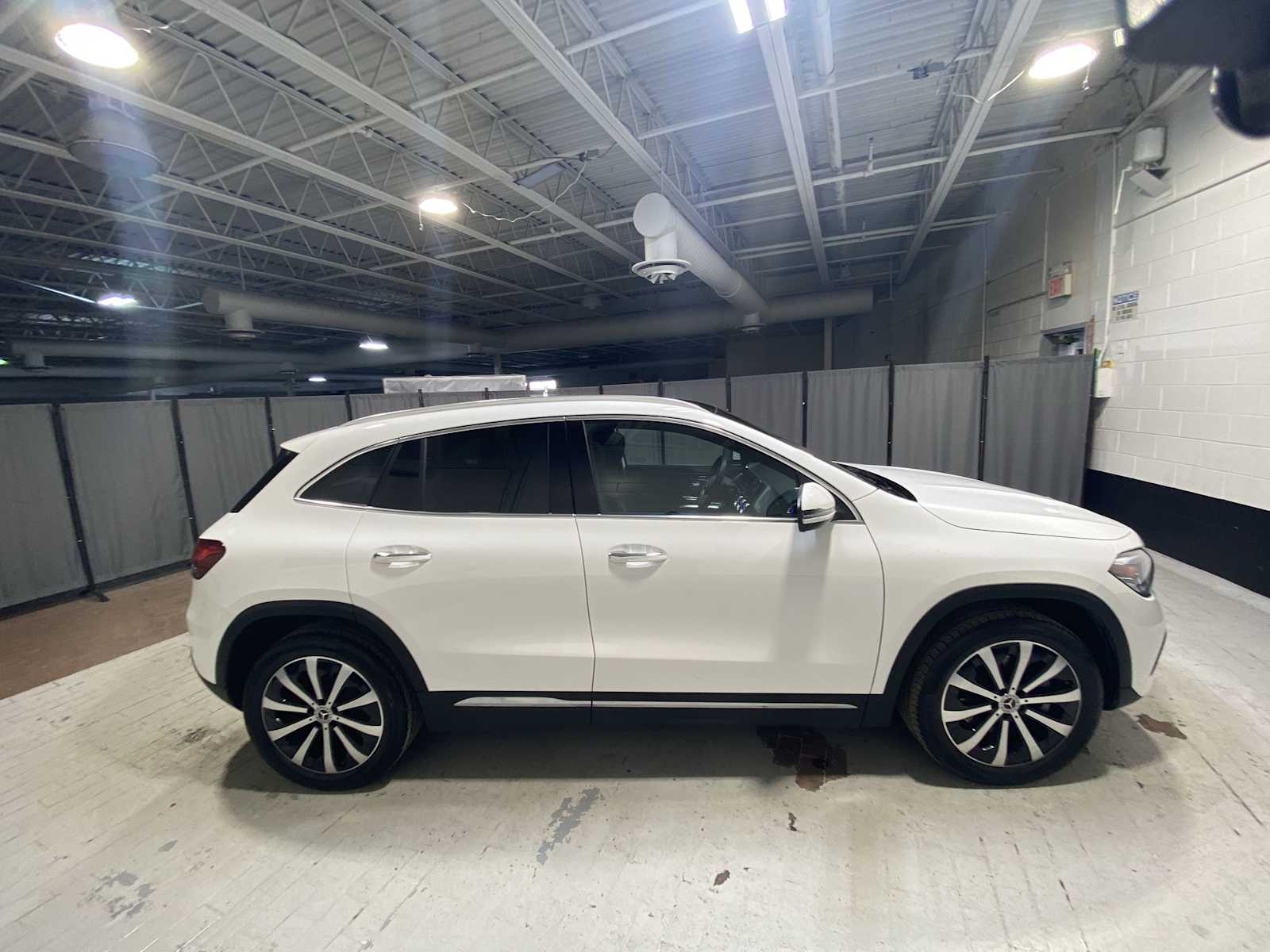 Thumbnail: 2023 Mercedes-Benz GLA - 27