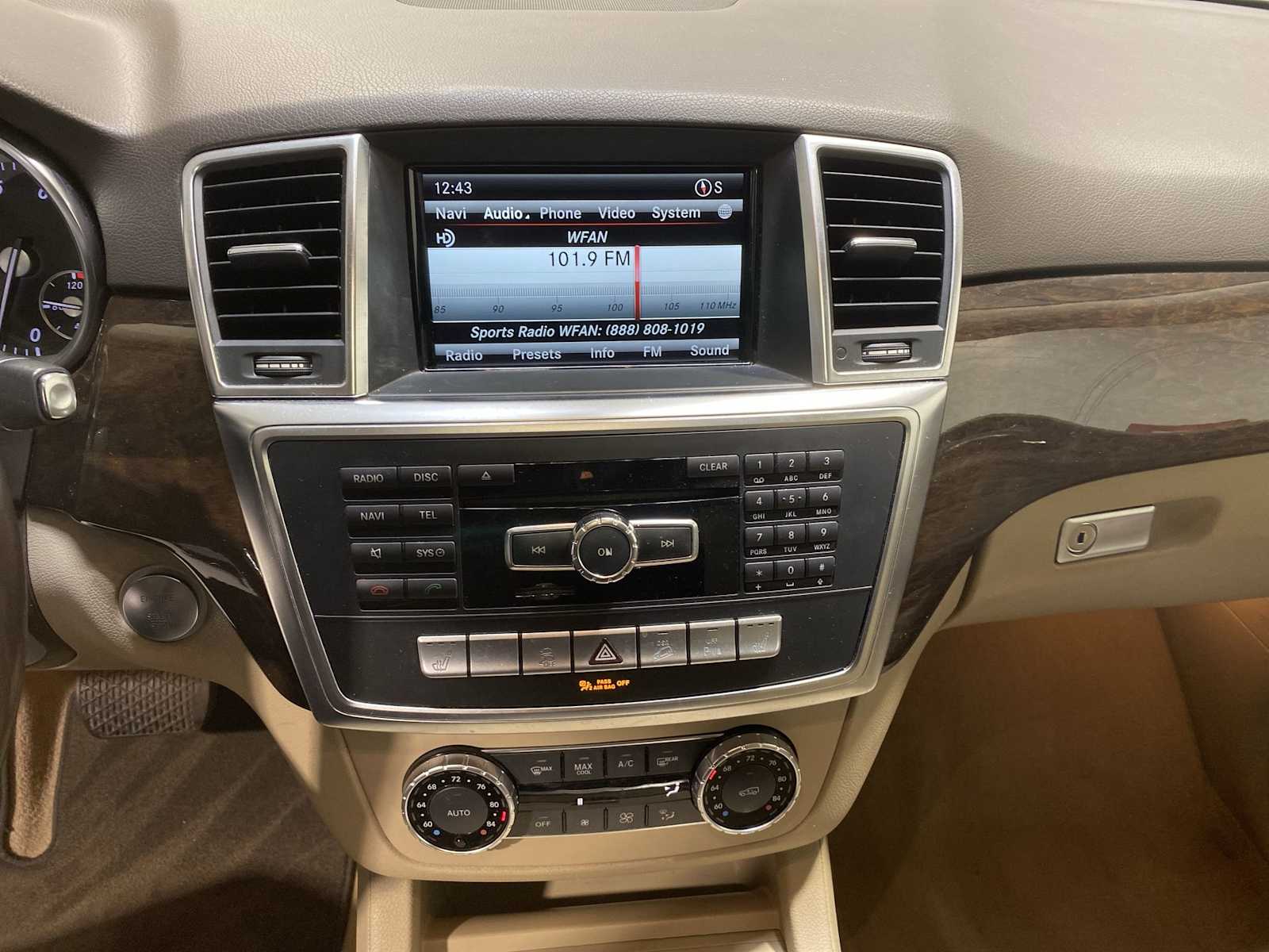 Thumbnail: 2015 Mercedes-Benz M-Class - 16