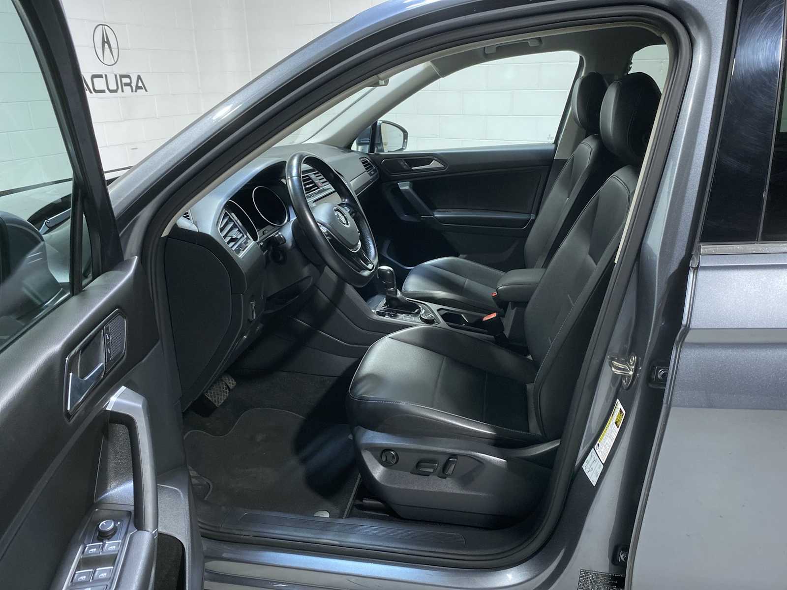 Thumbnail: 2018 Volkswagen Tiguan - 2