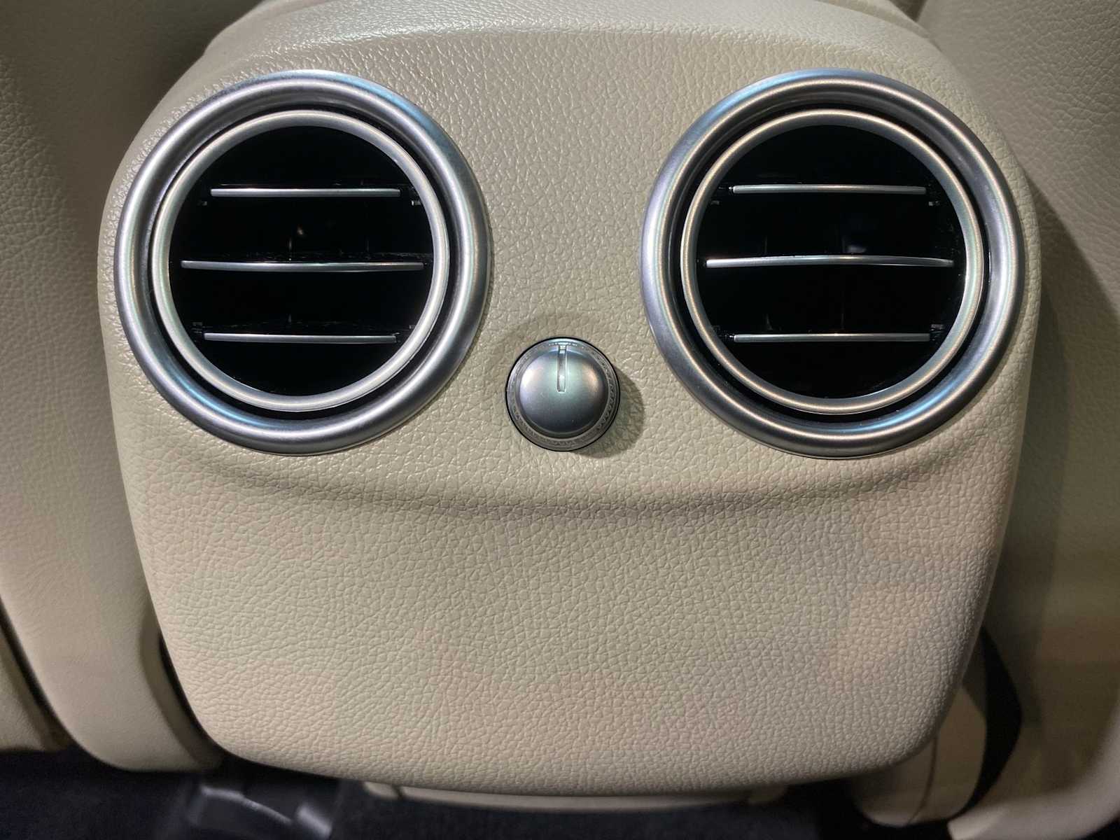 Thumbnail: 2022 Mercedes-Benz GLC - 25