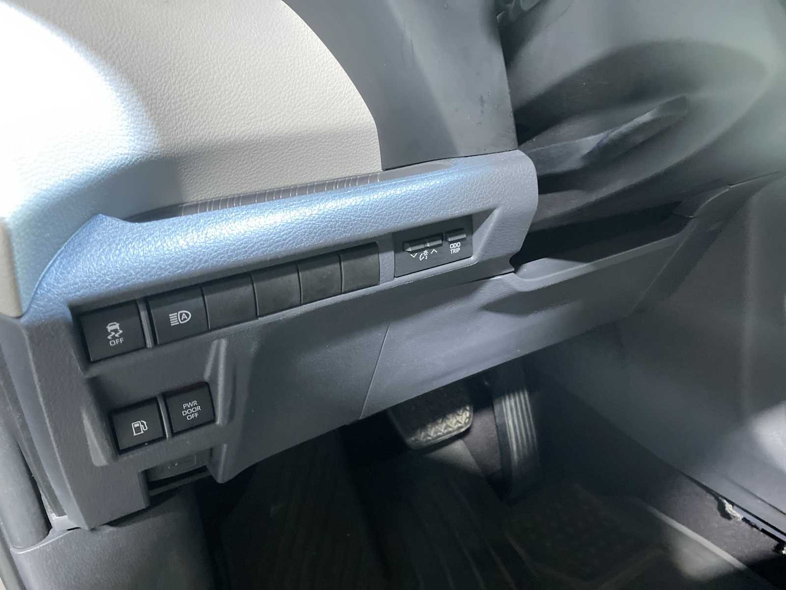 Thumbnail: 2021 Toyota Sienna - 23
