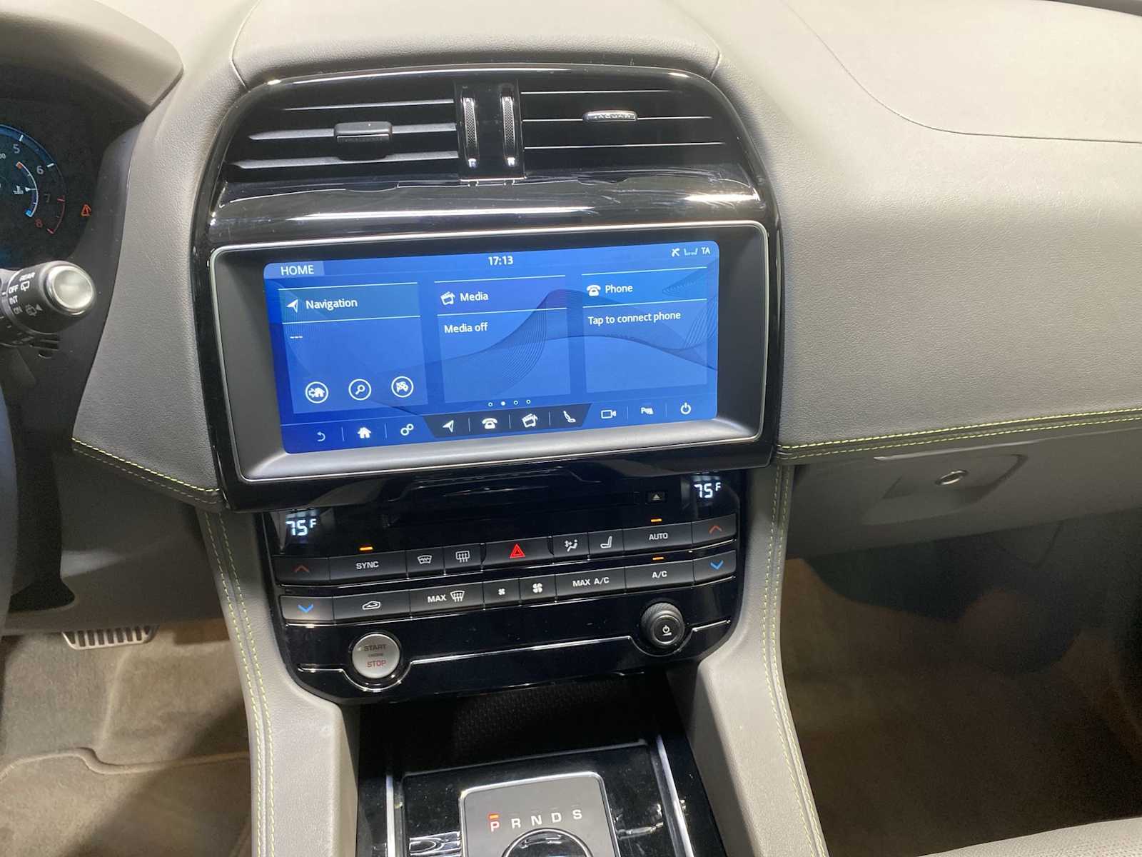 Thumbnail: 2017 Jaguar F-Pace - 16