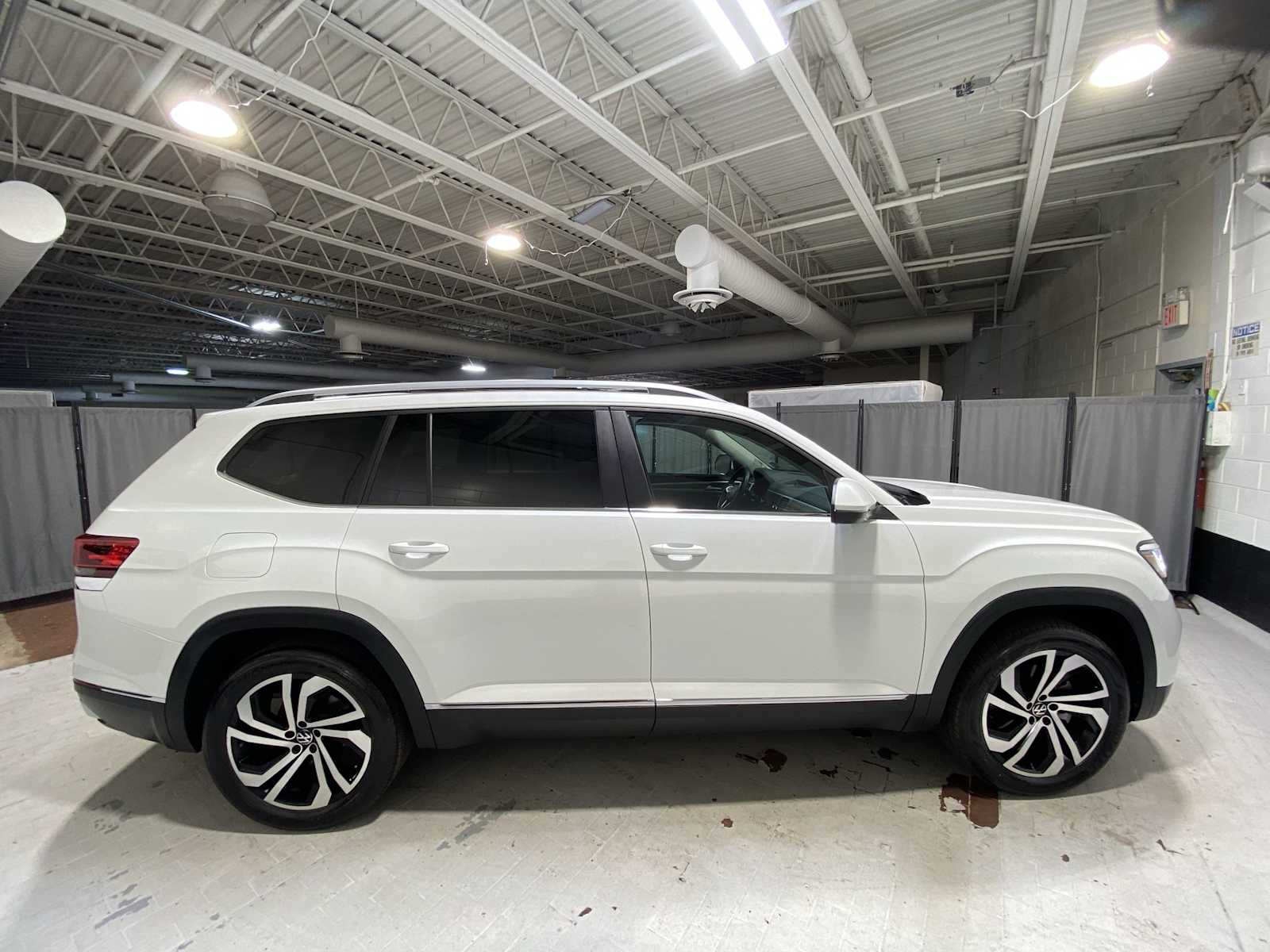 Thumbnail: 2022 Volkswagen Atlas - 27