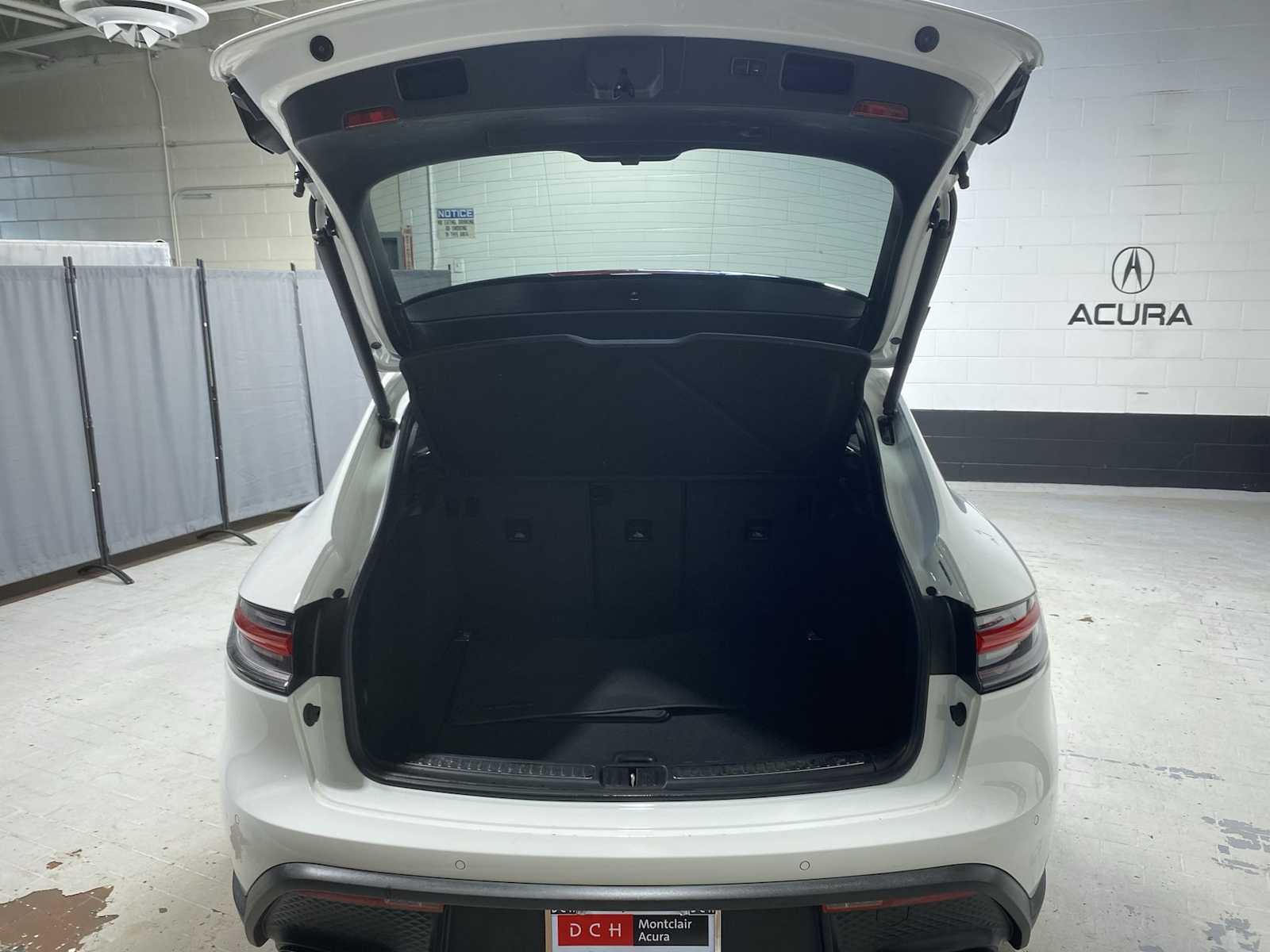 Thumbnail: 2023 Porsche Macan - 19