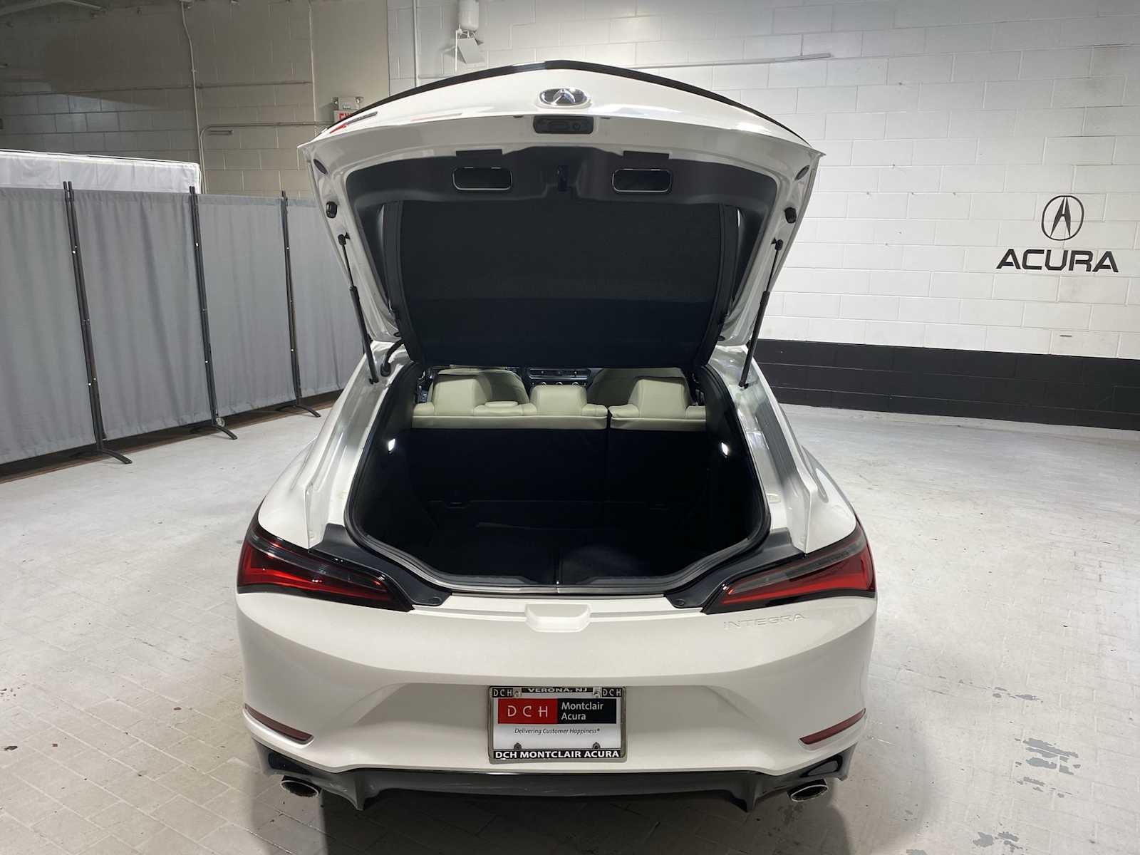 Thumbnail: 2023 Acura Integra - 19