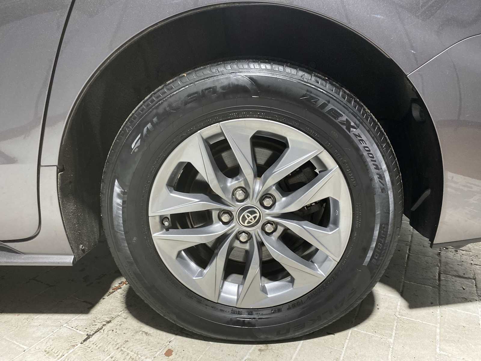 Thumbnail: 2021 Toyota Sienna - 8