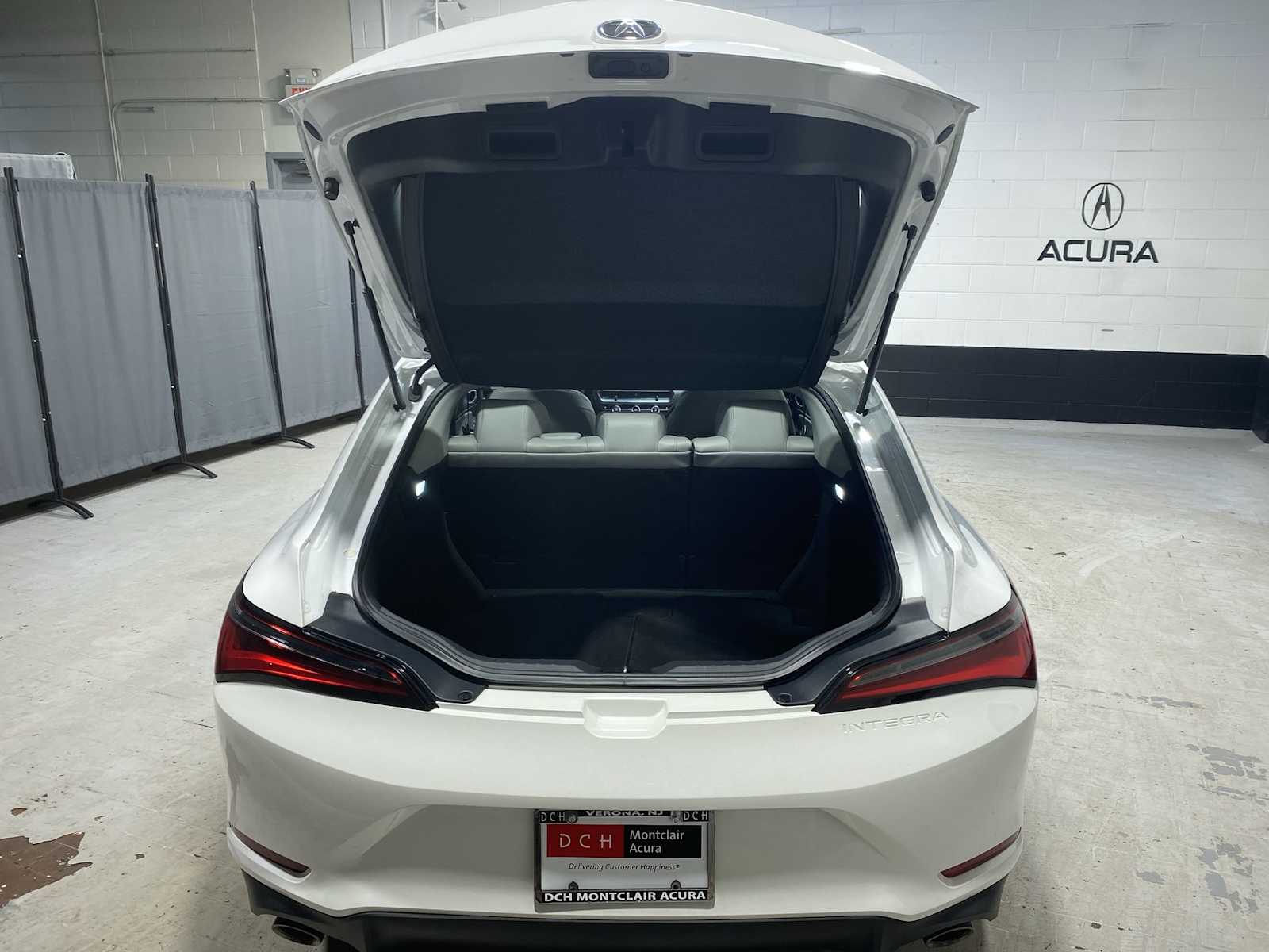 Thumbnail: 2023 Acura Integra - 19