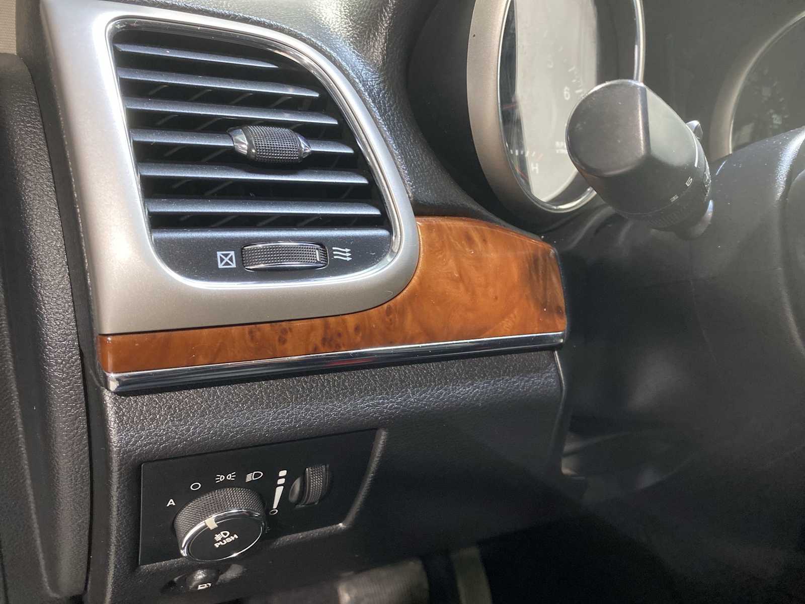 Thumbnail: 2012 Jeep Grand Cherokee - 24