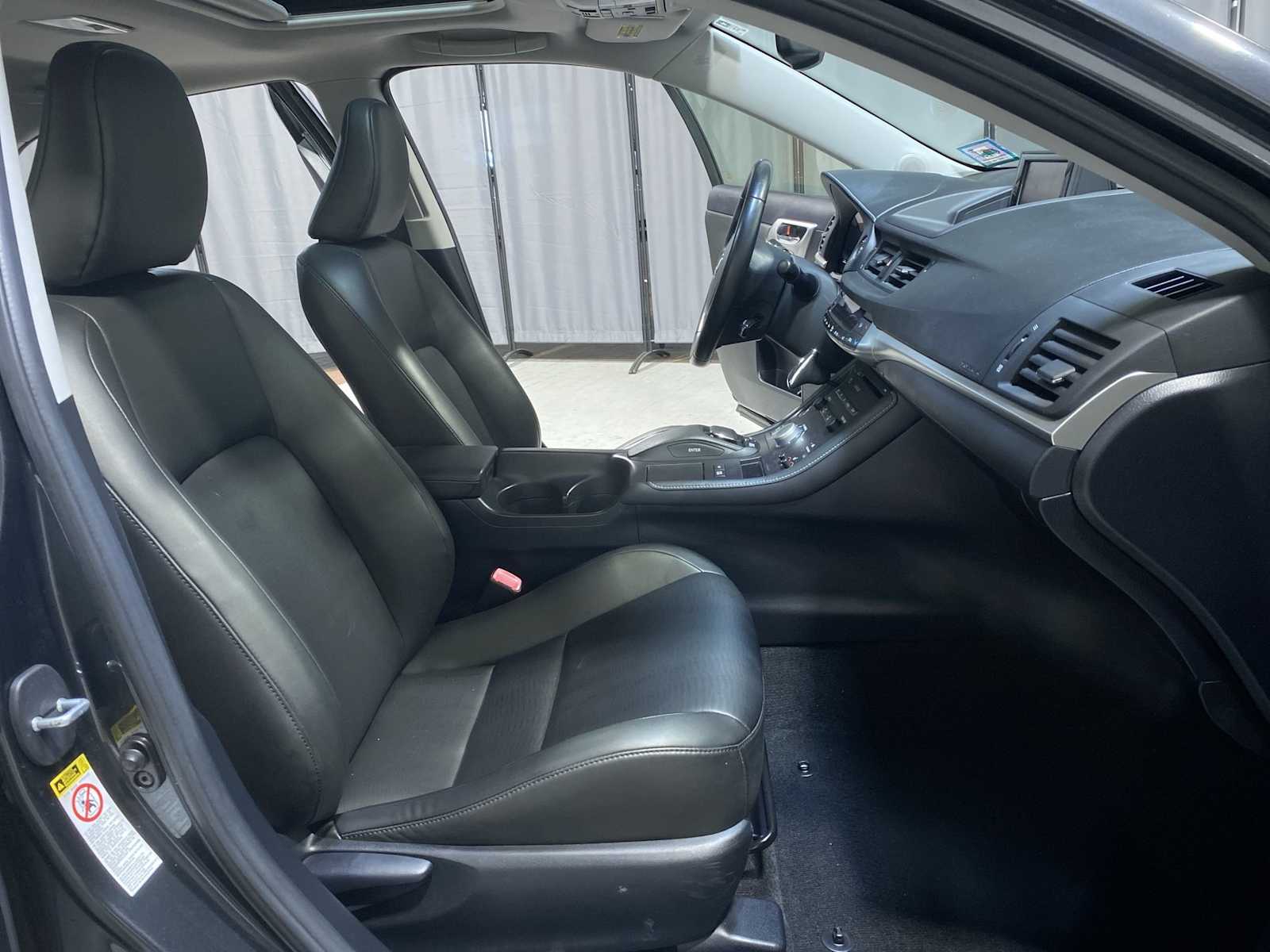 Thumbnail: 2011 Lexus CT - 14