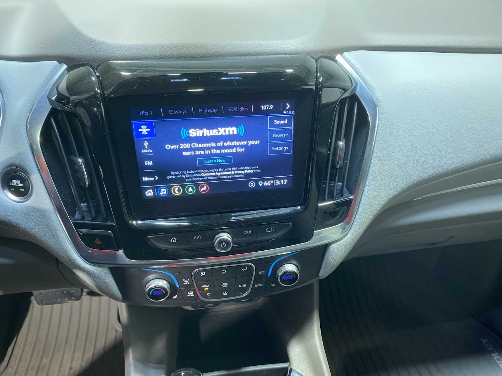 Thumbnail: 2020 Chevrolet Traverse - 16