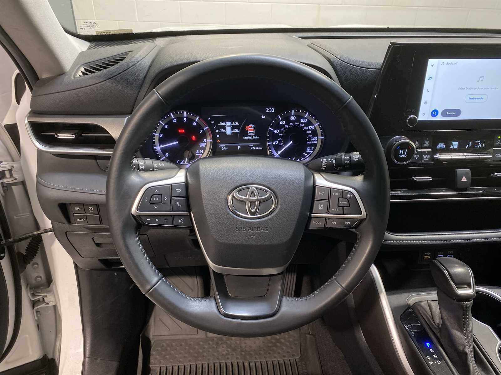 Thumbnail: 2023 Toyota Highlander - 15