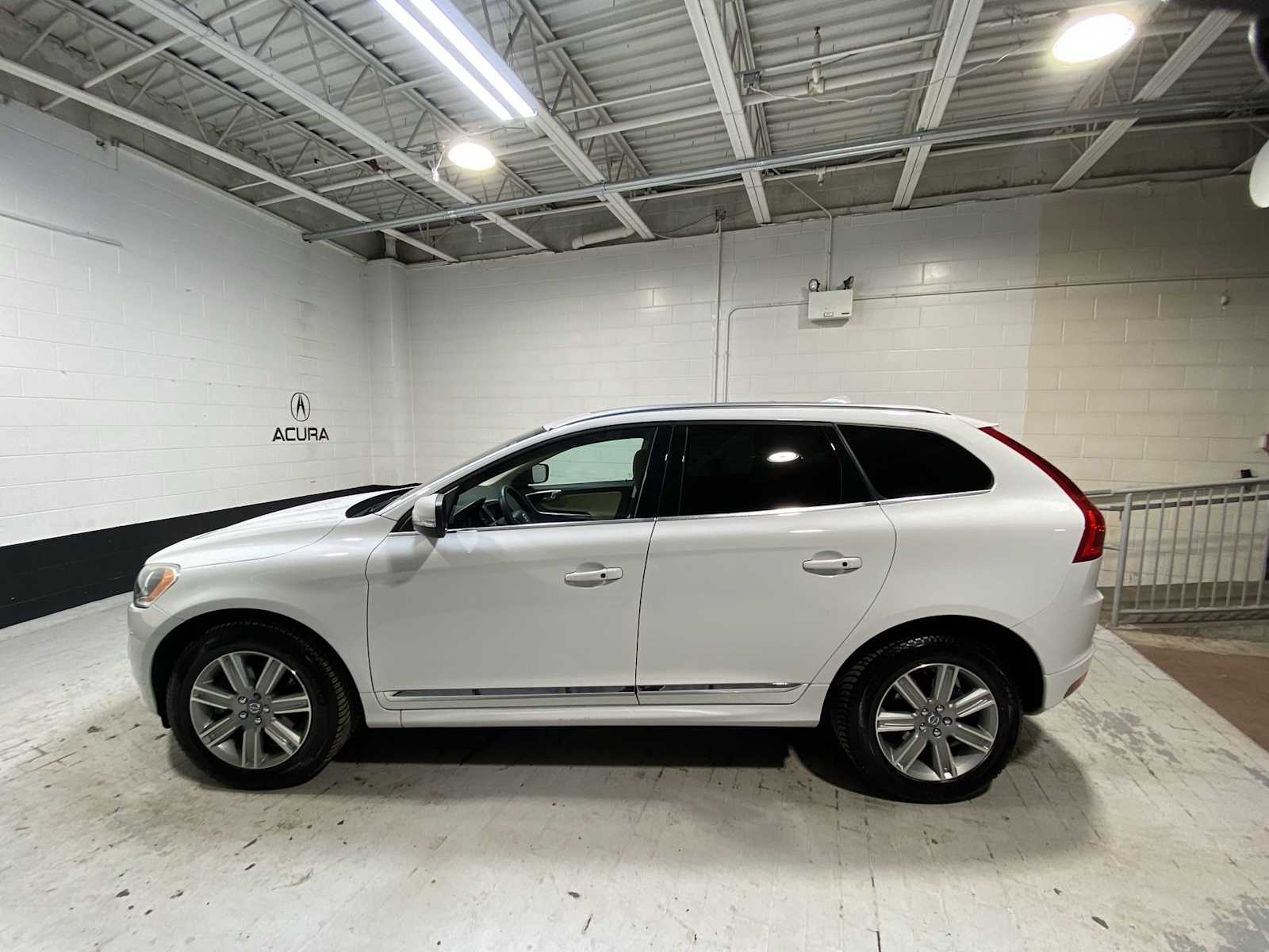 Thumbnail: 2016 Volvo XC60 - 3