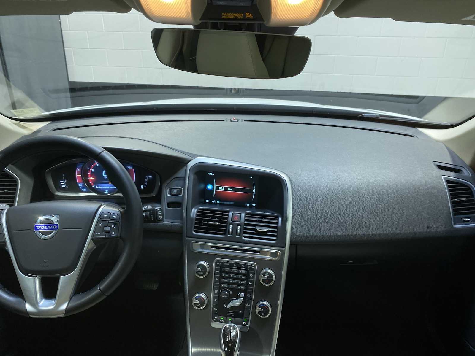 Thumbnail: 2016 Volvo XC60 - 10