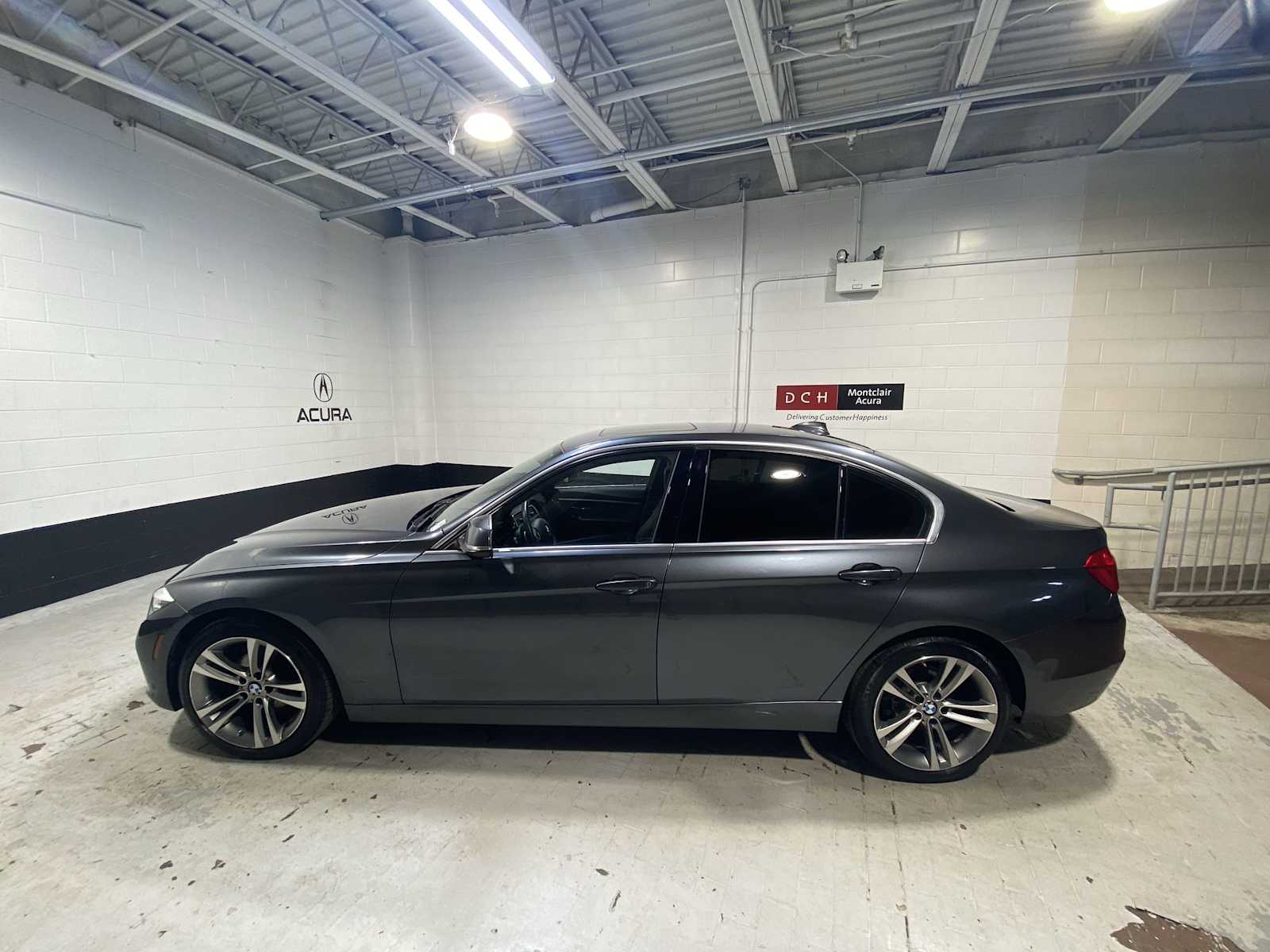 Thumbnail: 2018 BMW 3 Series - 3