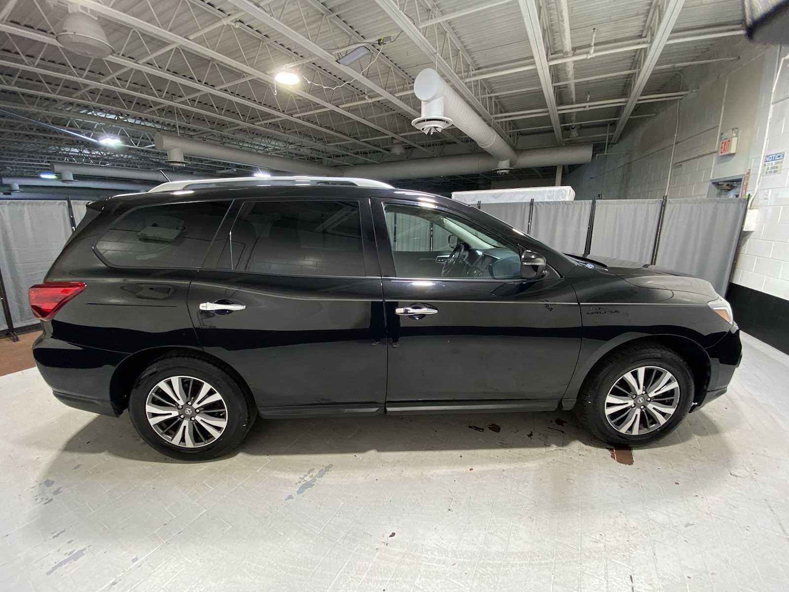 Thumbnail: 2017 Nissan Pathfinder - 27