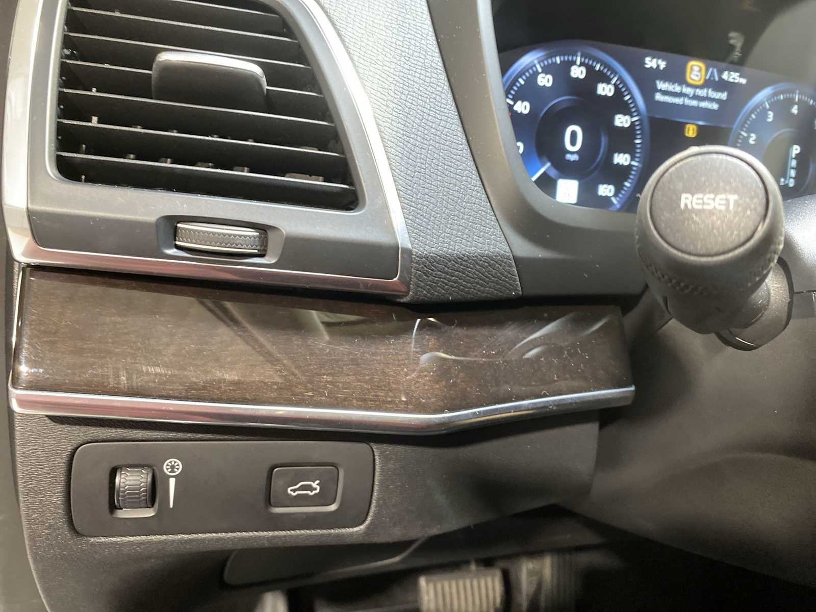 Thumbnail: 2019 Volvo XC90 - 24