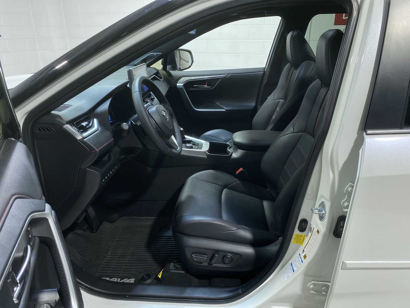 Thumbnail: 2022 Toyota RAV4 - 2