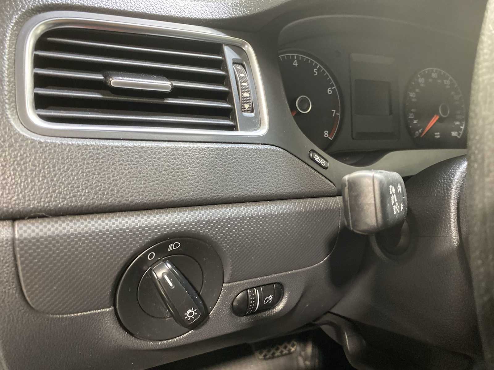 Thumbnail: 2013 Volkswagen Jetta - 24