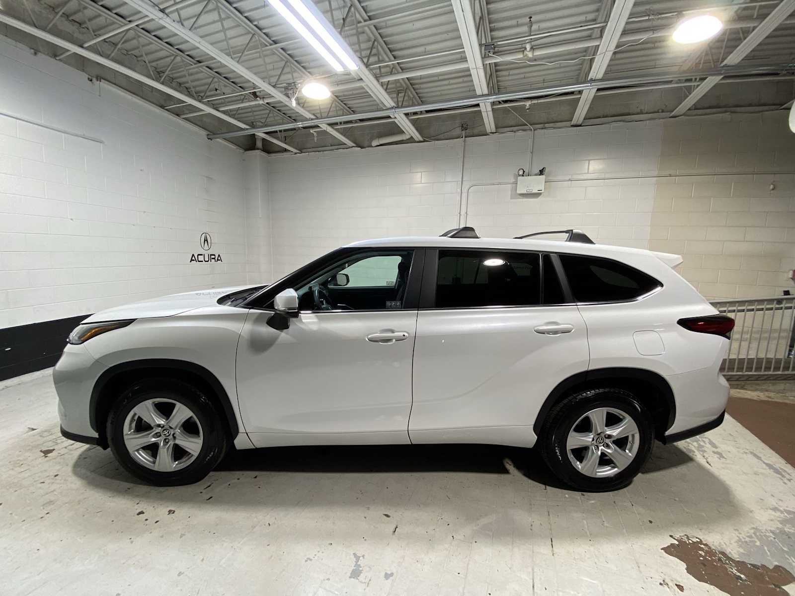 Thumbnail: 2023 Toyota Highlander - 3